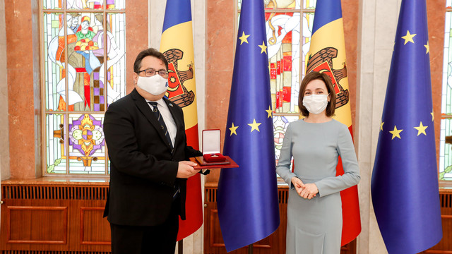 Ambasadorul UE, Peter Michalko, decorat cu „Ordinul de Onoare” în semn de recunoștință „pentru susținerea constantă, oferită cetățenilor R.Moldova în eforturile de a trăi în democrație și bunăstare”