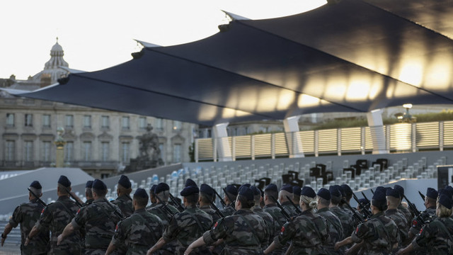 O nouă scrisoare controversată semnată de militari și susținută de 75.000 de oameni: „Războiul civil se pregătește în Franța”
