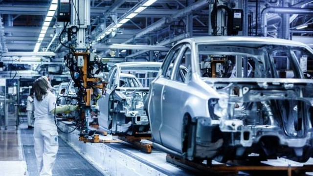 Producătorii auto vor pierde venituri de 110 miliarde de dolari din cauza deficitului global de semiconductori