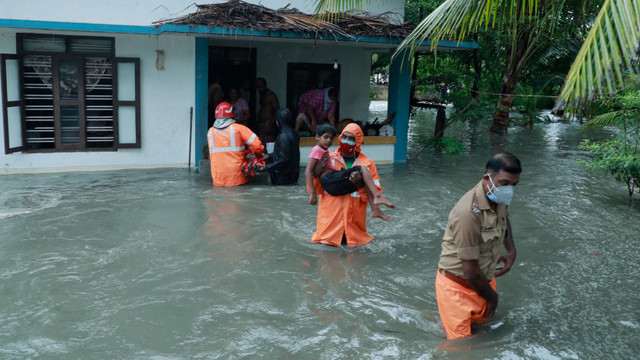 India, devastată de ciclonul Tauktae. Cel puțin patru oameni și-au pierdut viața și zeci de comune au fost distruse de ape