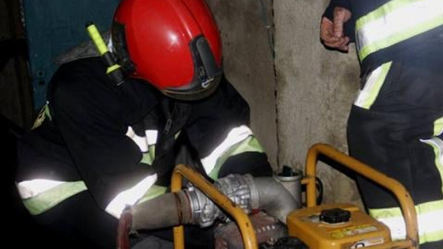Un bărbat căzut într-un rezervor pentru apă a fost salvat de pompieri la Cimișlia