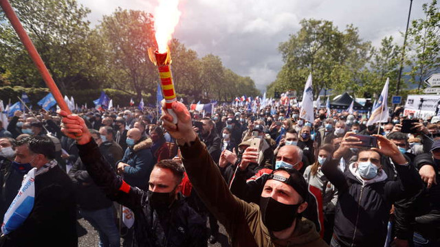Manifestație masivă a polițiștilor francezi, confruntați cu pericole tot mai mari într-o țară cu o insecuritate în creștere
