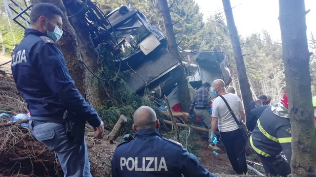 Italia | Trei persoane au fost reținute în urma accidentului cu implicarea telefericului de duminică 