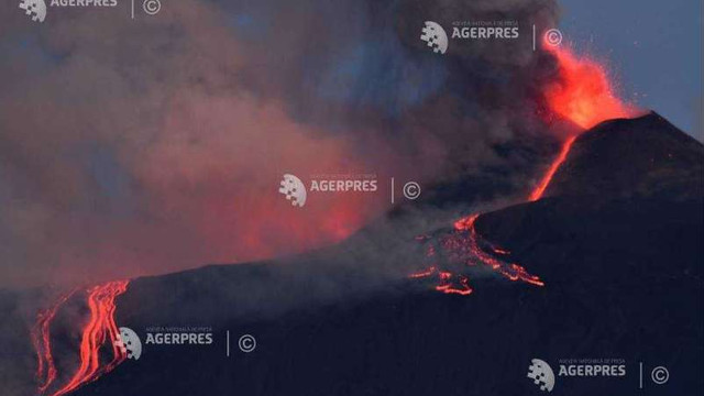 Vulcanul Etna a erupt și a ejectat o coloană de fum și cenușă la 4.000 de metri deasupra Siciliei