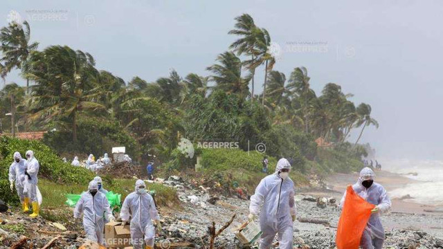Sri Lanka: O plajă, poluată cu tone de plastic provenind de pe o navă cargo în flăcări