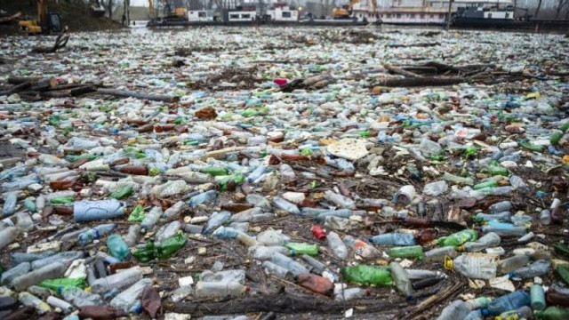 În Ungaria, de la 1 iulie va fi interzisă comercializarea unor materiale plastice de unică folosință