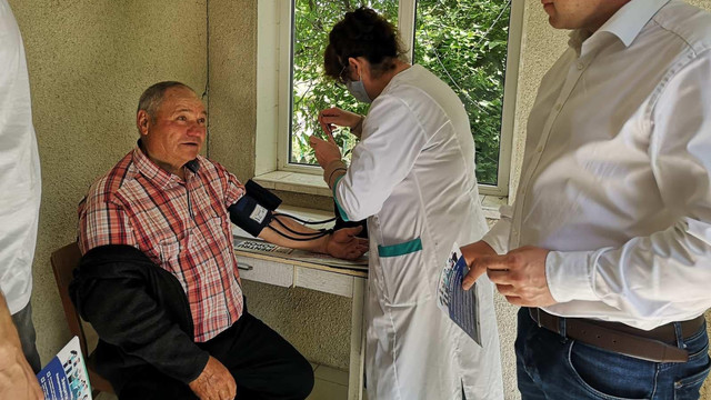 Maratonul vaccinării din casă în casă. 15 echipe mobile au vaccinat populația împotriva COVID-19, în satele din raionul Cimișlia
