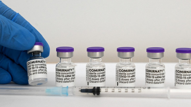 Aproape un milion de doze de vaccin Pfizer ajung luni și marți în România
