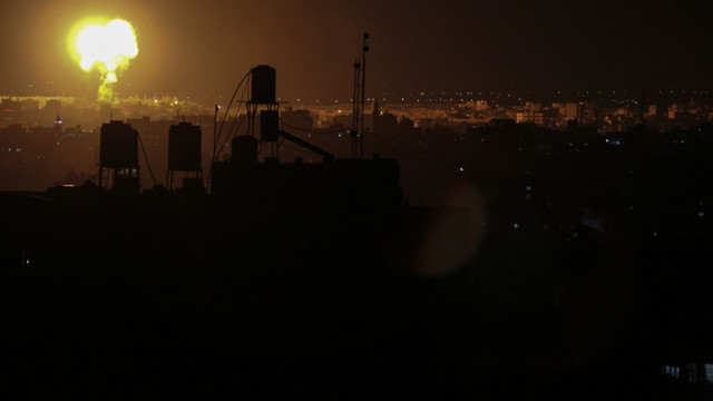 Noi lovituri ale Israelului în Fâșia Gaza, după baloanele incendiare lansate de Hamas. Armistițiul este în pericol
