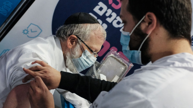 Israelul se implică în campania de vaccinare din Gaza și Cisiordania și donează palestinienilor circa 1 milion de doze de vaccin