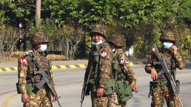 Myanmar, în pragul războiului civil: Luptătorii de gherilă au declarat război juntei militare. Nouă escaladare a violențelor
