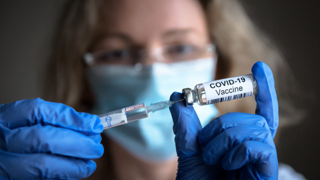 Se schimbă programul distribuirii mondiale a vaccinurilor împotriva COVID-19. Țările bogate vor fi excluse