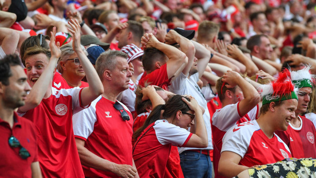 EURO 2020 |  Trei suporteri danezi s-au infectat cu varianta Delta la un meci, 4.000 de spectatori invitați să se testeze PCR
