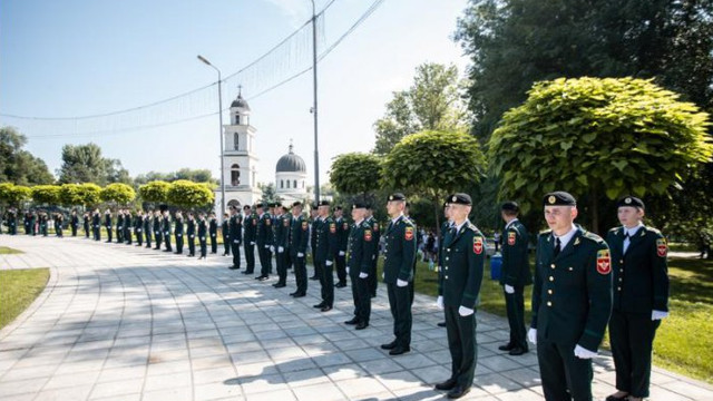 45 de tineri ofițeri au absolvit Academia Militară a Forțelor Armate „Alexandru cel Bun”
