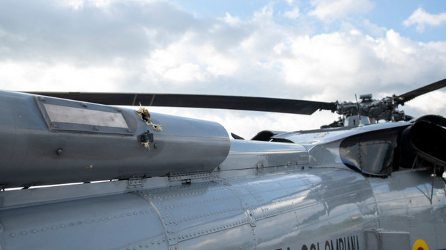 Elicopterul președintelui Columbiei a fost lovit de gloanțe în timp ce zbura peste o regiune în care operează traficanți de droguri
