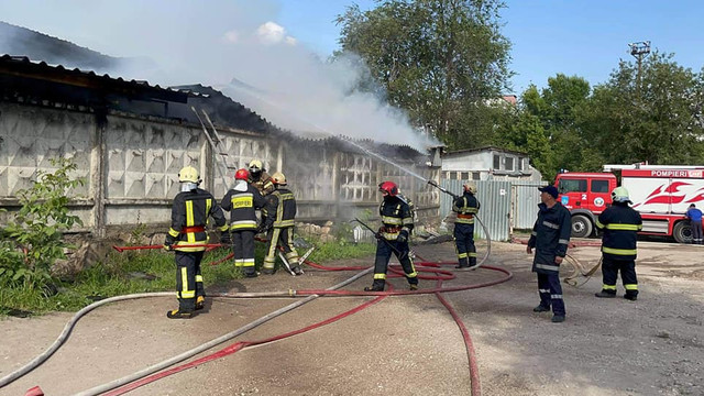 Un incendiu a izbucnit la un depozit din capitală. Nicio persoană nu a avut de suferit