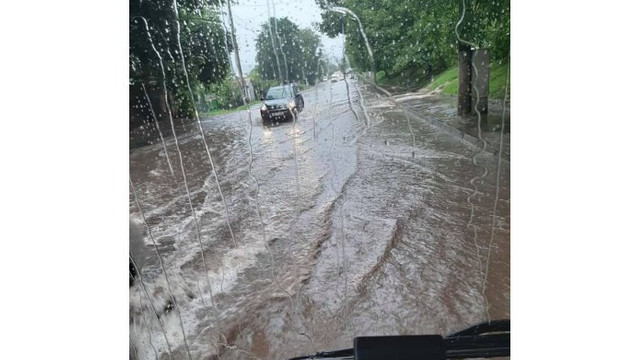 Ploaia a perturbat circulația transportului de pasageri în capitală
