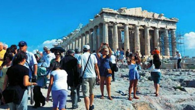 Grecia impune restricții suplimentare pentru turiștii nevaccinați