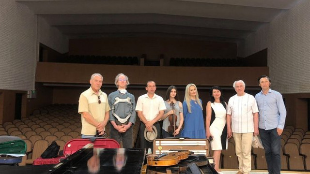 Donație de instrumente muzicale pentru Filarmonica Municipală și o școală de arte din Cahul
