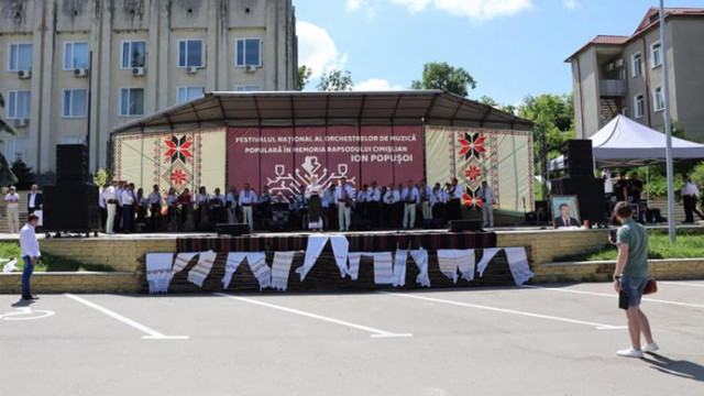 La Cimișlia a avut loc Festivalul regional al orchestrelor de muzică populară
