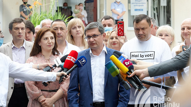 FOTO | Președintele interimar al PAS, Igor Grosu, a votat pentru schimbare