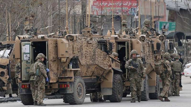 Comandantul trupelor americane și NATO în Afganistan își predă atribuțiile