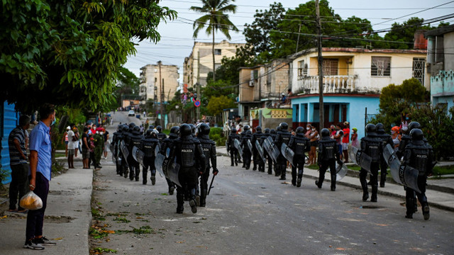 Proteste în Cuba. Peste 100 de protestatari, activiști și jurnaliști au fost arestați: „Devine imposibil să trăiești aici”