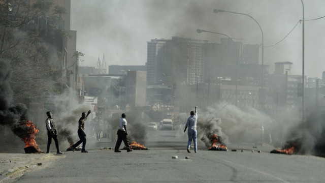 45 de oameni au murit în protestele extrem de violente din Africa de Sud