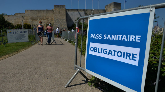 Franța impune „permisul sanitar” pentru accesul în muzee, cinematografe și alte astfel de spații după explozia de cazuri de Covid
