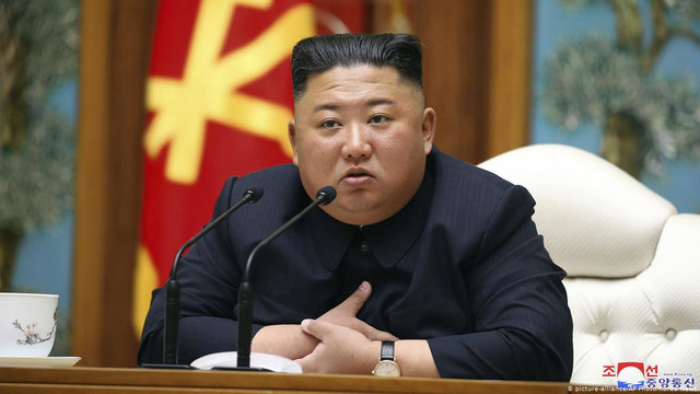 Iahtul lui Kim Jong Un, cu piscină și tobogane, este în mișcare, în timp ce în Coreea de Nord este foamete