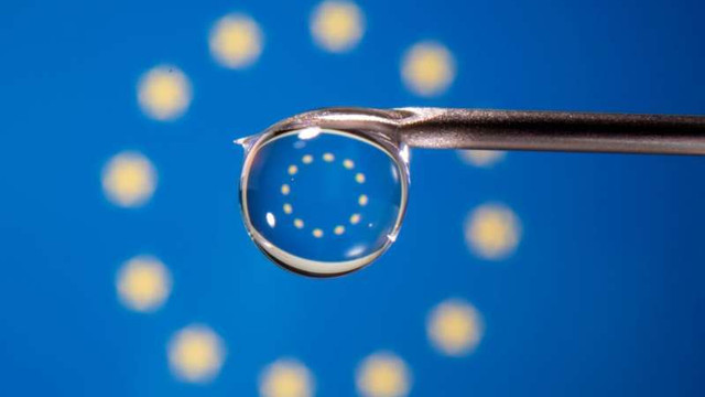 Mai mult de jumătate dintre adulții din UE au fost complet vaccinați împotriva COVID-19