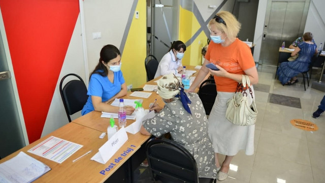 În prima zi a Maratonului de imunizare antiCOVID-19 pentru cadrele didactice s-au vaccinat 550 de persoane