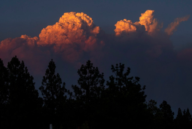 FOTO | Imaginile dezastrului lăsat în urmă de un nou incendiu scăpat de sub control în California. În 24 de ore s-a intensificat de opt ori
