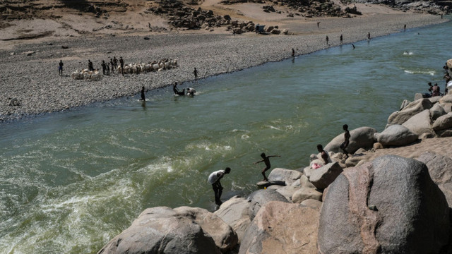 Zeci de corpuri au fost descoperite plutind într-un râu care desparte Sudan de regiunea etiopiană Tigray, măcinată de război
