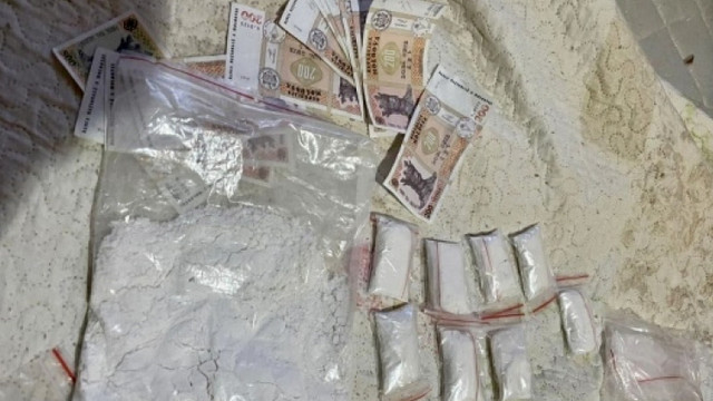Trei persoane au fost reținute fiind suspectate că vindeau droguri pe Telegram
