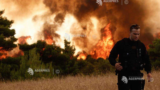 Grecia | Cinci localități evacuate în urma unui violent incendiu la porțile Atenei