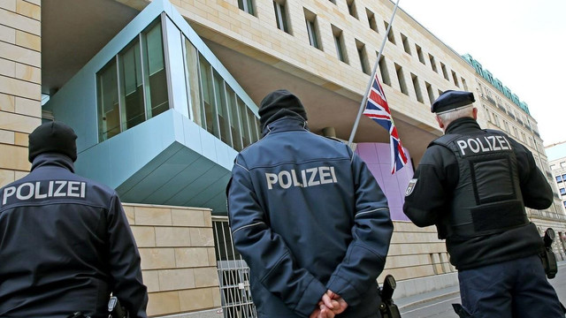 Germania a arestat un angajat al ambasadei britanice din Berlin pentru spionaj în favoarea Rusiei
