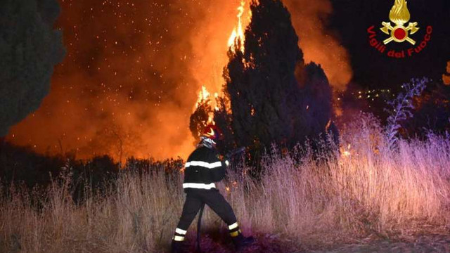 Italia luptă în continuare cu numeroase incendii forestiere