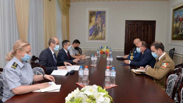 Ministrul Apărării, Anatolie Nosatîi, a avut o întrevedere cu ambasadorul României, Daniel Ioniță