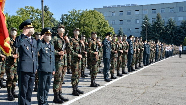 Soldații din Bălți, Cahul și Chișinău au depus jurământul militar
