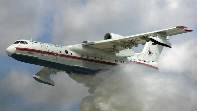 Rusia anunță că un un avion rusesc pentru stingerea incendiilor s-a prăbușit în Turcia. Opt persoane se aflau la bord

