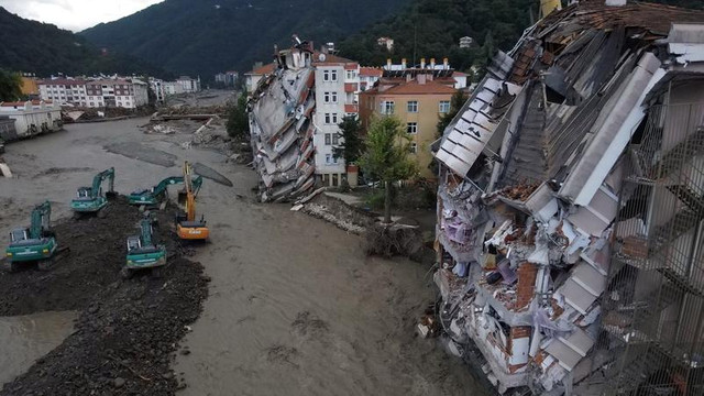 Cel puțin 44 de oameni au murit în urma inundațiilor din Turcia. Continuă căutarea celor dispăruți