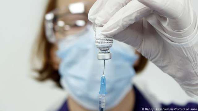 Și Serbia a autorizat administrarea celei de-a treia doze de vaccin anti-COVID-19
