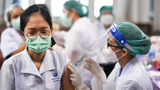 Thailanda a rămas fără vaccinuri în plin val mortal Covid-19