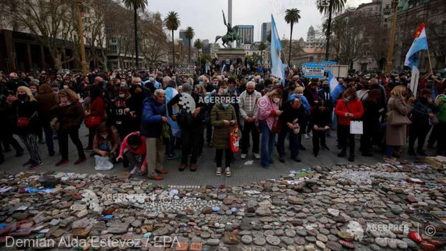 Argentina: Un „marș al pietrelor” împotriva președintelui Fernandez, surprins sărbătorind în plină pandemie