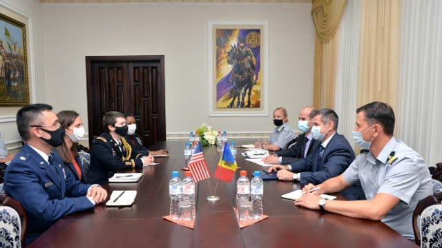 Aspectele cooperării militare moldo-americane, discutate la Ministerul Apărării
