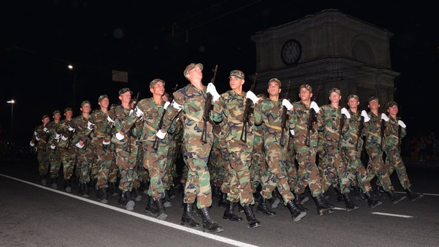 Antrenament pentru parada militară de Ziua Independenței. Traficul rutier va fi restricționat pe bulevardul Ștefan cel Mare 