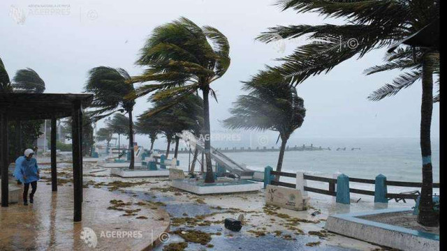 Uraganul Grace crește în intensitate și lovește coasta Golfului Mexic