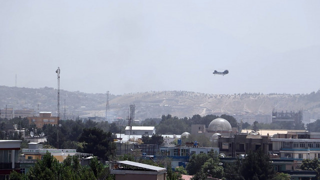 SUA și Germania încep să folosească elicoptere pentru a-și recupera cetățenii blocați în Kabul și a-i transporta până la aeroport