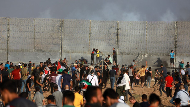 Nou conflict sângeros în Gaza după un protest al palestinienilor la granița fortificată. Un copil de 13 ani a fost împușcat în cap